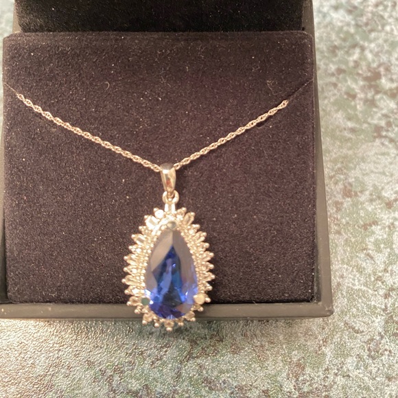 Sterling Silver Blue and white Sapphire pendant - Picture 2 of 3